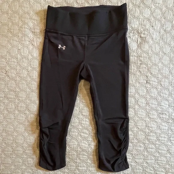 Under Armour Black Ruched Capri Leggings, Sz XS - Picture 1 of 3